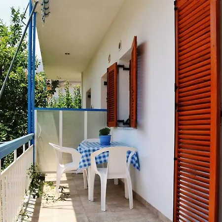 Selfcatering -studio Helen No 7 Apartment